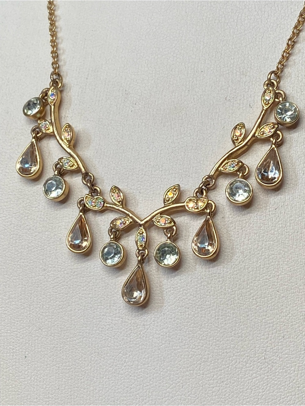 Delicate Swarovski Inspired  Gold Tone Crystal Teardrop Necklace  18”(46cm)
